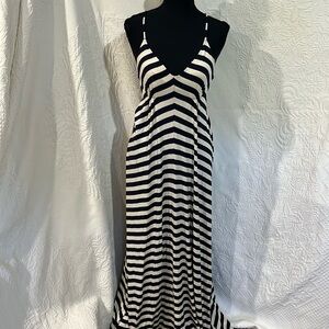 Eight sixty sleeveless maxi dress, size small